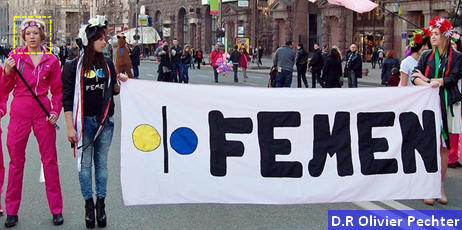 Militante d'extrême-droite Pougacheva en tête défilé FEMEN